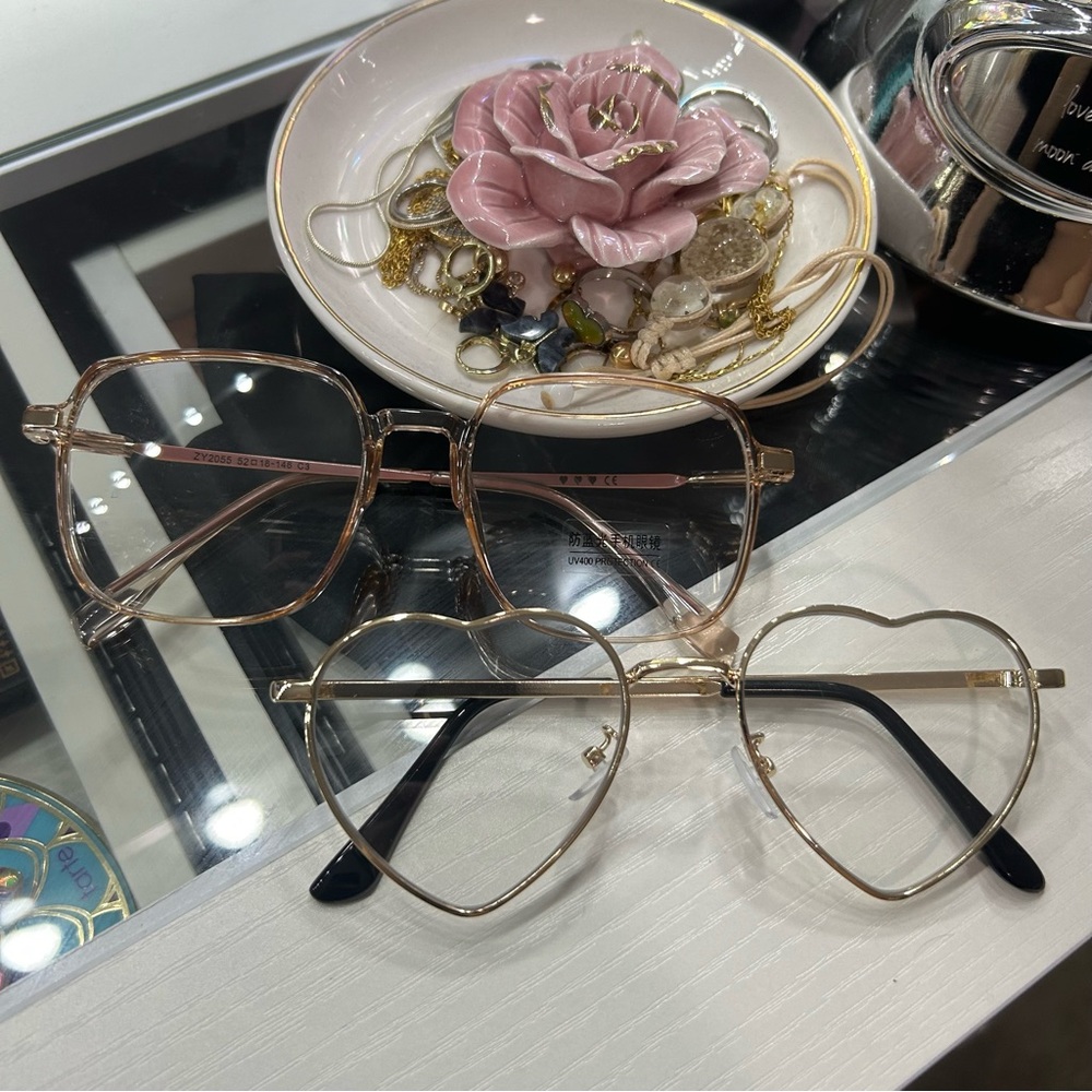 Set of Two Fashion Glasses